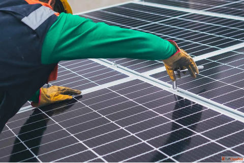 Solar Panels Cleaning and Maintenance Tips
