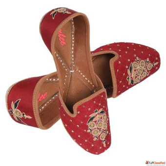 Get premium quality Juttis at affordable price 500 designs available