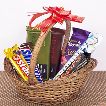 Send Romantic Anniversary Gifts for Husband with Midnight Delivery from OyeGifts