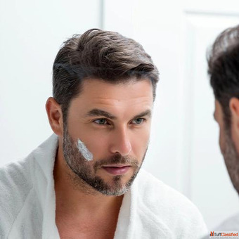 Exfoliating Men's Face Wash for Clear and Refreshed Skin