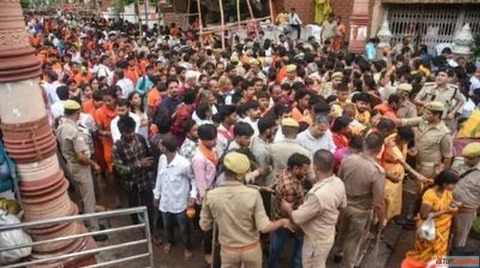 Barabanki Temple Tragedy 2 Dead Dozens Injured Amid Shravan Stampede