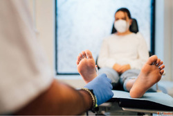 Trusted Diabetic Foot Surgeon in Mumbai India-Dr. Dharav Khe...
