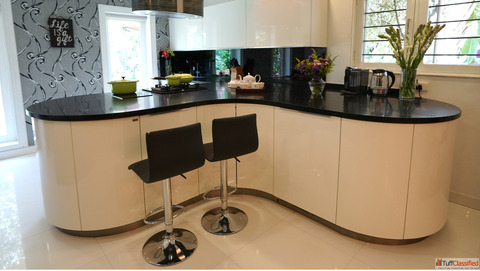 Where can you find premium kitchen cabinets in Bangalore or Pune