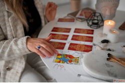 Best Tarot Card Reader in Gurgaon - Garima Goyal - Delhi