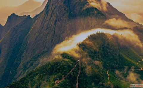 From Sunrise to Tea Trails - Kolukkumalai with PTU