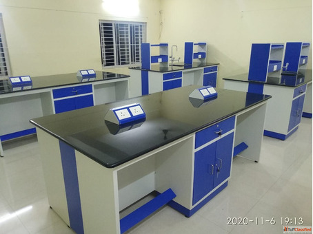 Looking for trusted Physics Lab Furniture Manufacturers in India