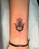 Delicate Hamsa Hand Tattoo Designs - Irezumi Tattoo Studio