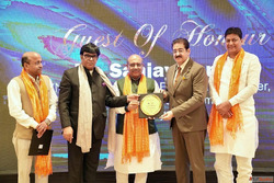 Sandeep Marwah Honoured by Speaker of Delhi State Assembly V...