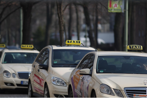 Best Cab Service in Lucknow Outstation with professional drivers