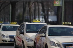 Best Cab Service in Lucknow Outstation with professional dri...