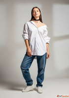 11 Stylish Ways to Wear Oversized Shirts with Baggy Jeans