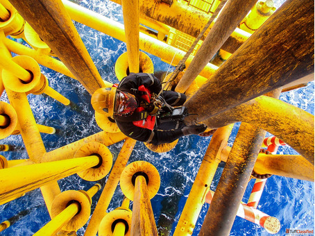 High-Altitude Precision by Offshore Rope Access Experts