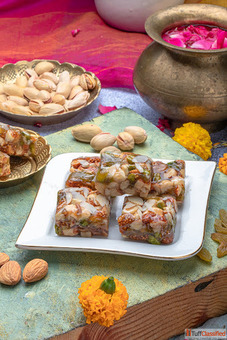 famous sweet shop in Lucknow