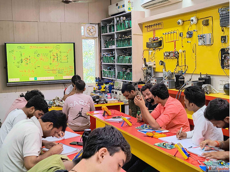 Certified AC Repairing Institute in Delhi Practical Classes