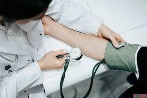 Best Hypertension Doctor in Ahmedabad - Dr. Ravi Shah Expert Blood Pressure Care