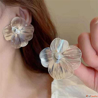 Shop Latest Designs Trendy Earrings Online