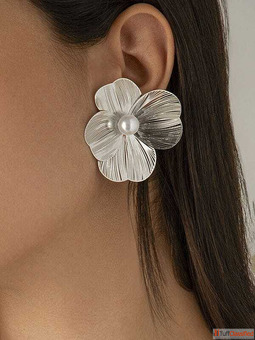 Shop Latest Designs Trendy Earrings Online