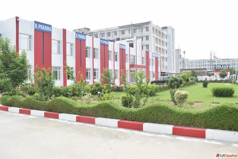 Apply Now to the Best Pharmacy College with Labs Placements