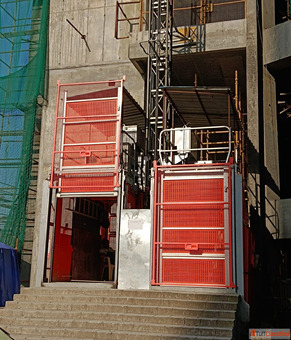 Construction Hoist for Safe Vertical Material Handling