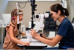 Finding the Best Retina Specialist in Delhi for Your Eye Hea...