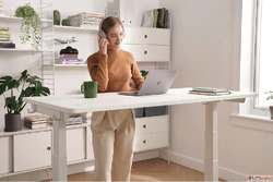 Vernal höhenverstellbarer schreibtisch