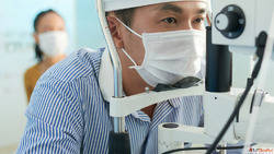 Experience Crystal Clear Vision with Bladeless Cataract Trea...