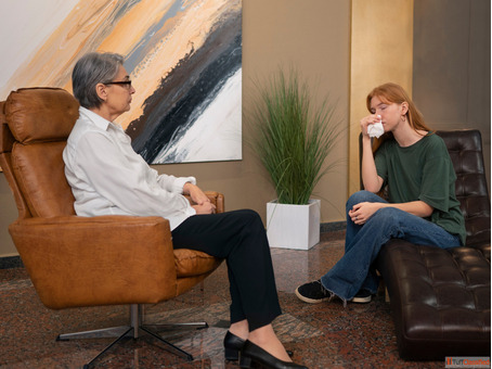 Best Psychologist in Delhi for Stress Anxiety and Relationship Counseling