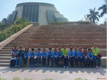 Day boarding school near me