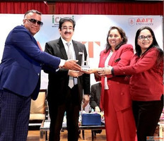 Sandeep Marwah Honoured by Malaysian World Chamber of Commer...