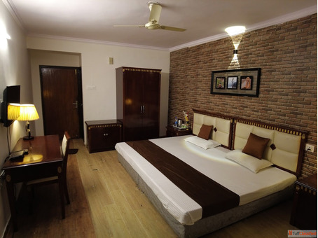 Nainital Lake View hotel