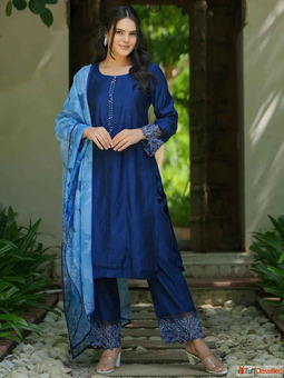 Explore Stylish Pakistani Kurta Sets Online Today