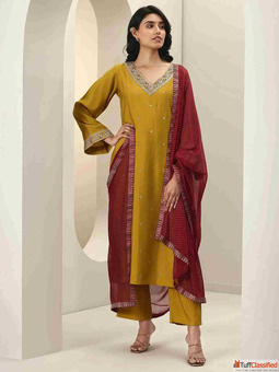 Explore Stylish Pakistani Kurta Sets Online Today