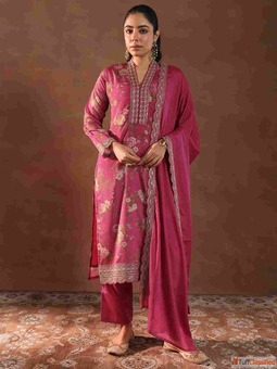 Explore Stylish Pakistani Kurta Sets Online Today