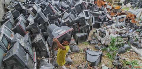E-waste recycler company in Bangalore www.lcewasterecyclers.com