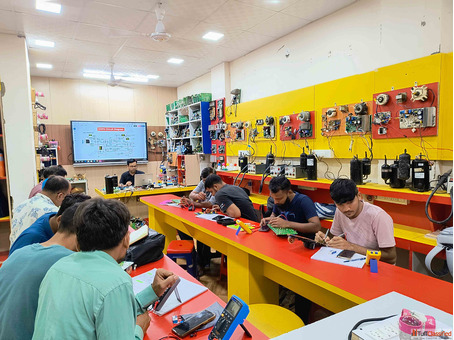 Best AC PCB Repairing Institute in Delhi - Practical Training