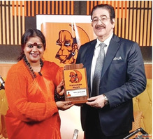 Dr. Sandeep Marwah Honoured by Hanuman Sewa Trust for Global...