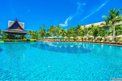 Swimming pool builders near me