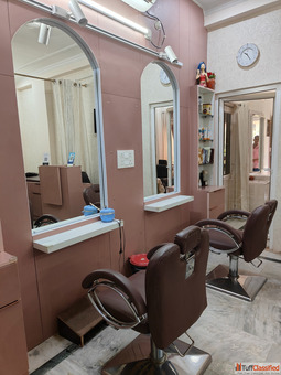 Best Hair Salon in Lucknow for Female Professional Hair Services Near BBD