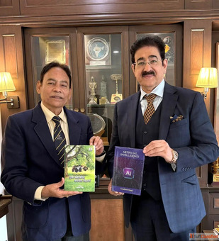 Renowned Writer Awadhesh Singh Presents His Latest Books on Poetry and Artificial Intelligence to Dr