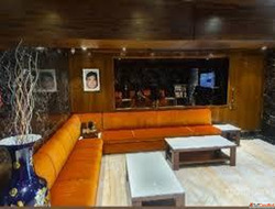 Kashmir Sightseeing Tour Hotel Explore Srinagar with Hotel C...