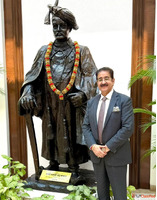 Dr Sandeep Marwah Felicitated at New Maharashtra Sadan on Be...
