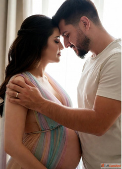 Pregnant in Delhi - Book your photoshoot now