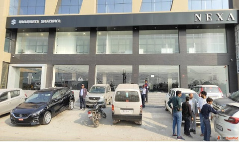 Maruti Ignis on Rohtak Road at Eakansh Motors for a Stylish Drive