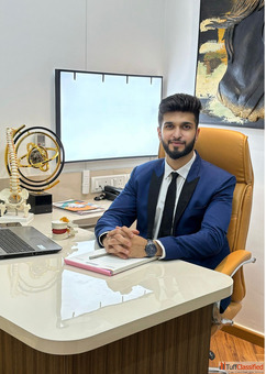 Best Spine Surgeon in Malad Mumbai Dr. Sarthak Kadakia