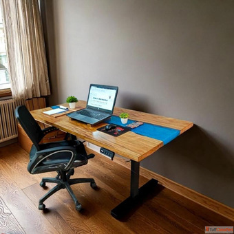 Ergonomic Height Adjustable Standing Desk for Modern Office Home Interiors