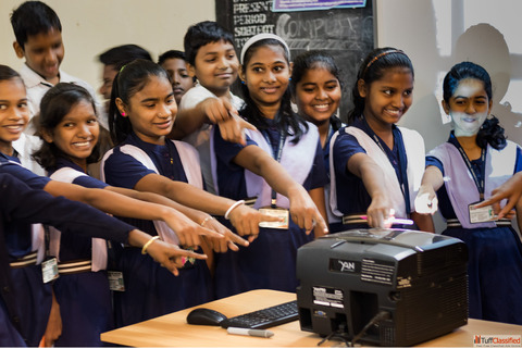 Smart Class Devices for Interactive Digital Learning