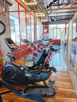 The PUMPING IRON FITNESS HUB
