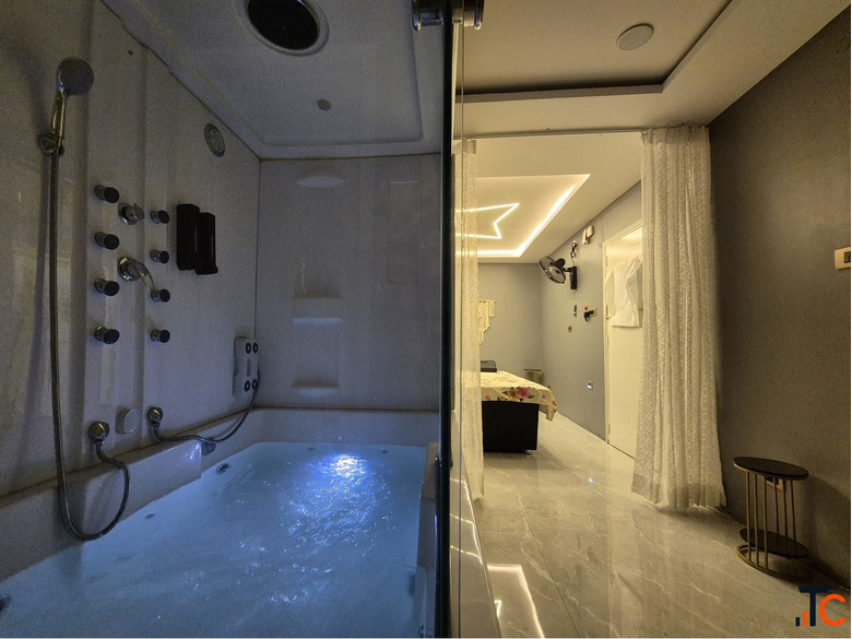 Full Body Oil Massage at Just 1499 Zoyo Luxury Spa Gachibowli