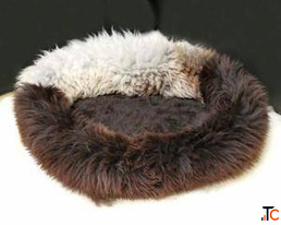 XXL dog bed made of natural sheepskin