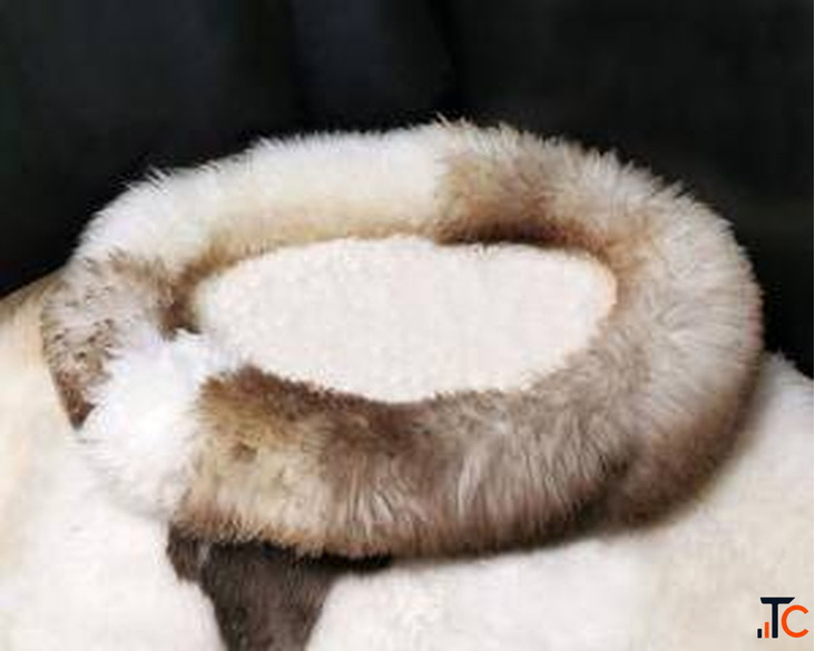 XXL dog bed made of natural sheepskin